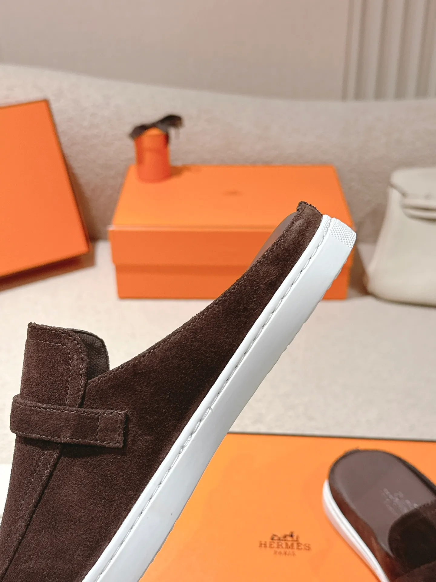 Men's men's shoes 💰560💰 Hermes 25ss new autumn and winter loafers, British retro design, classic and durable! Original reverse mold last, the ultimate 1:1 shape. Fabric: Cow suede/calfskin Lining: Imported sheepskin lining Outsole: Open-molded rubber sole Size: 35-45